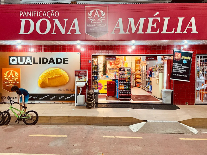 Ambiente e produtos da Padaria Dona Amélia